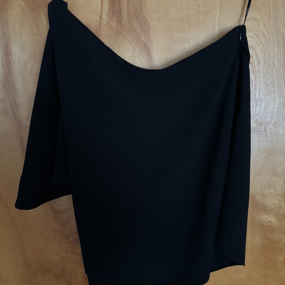 LuLu's 'ONTO SOMETHING BLACK ONE-SHOULDER TOP' - Picture 5 of 5
